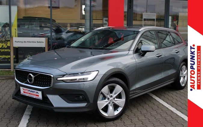 samochody osobowe Volvo V60 Cross Country cena 124900 przebieg: 134446, rok produkcji 2020 z Biała